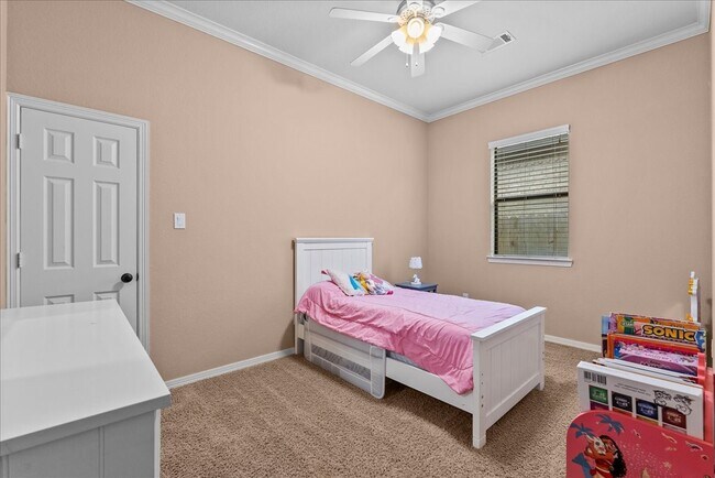 Building Photo - 606 West Fork