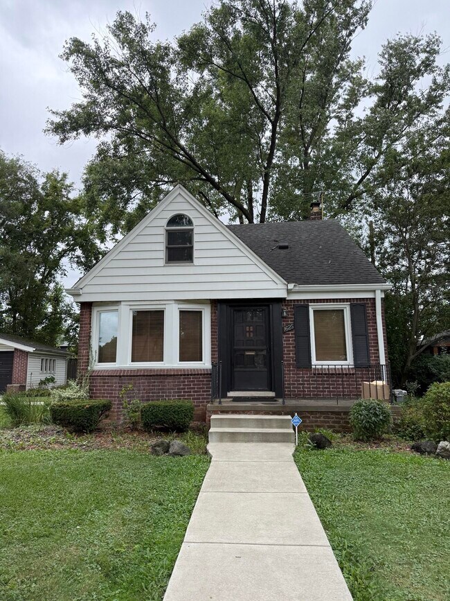 Primary Photo - 1625 W Farnum Ave