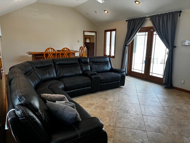 Building Photo - 12 Elves Ln