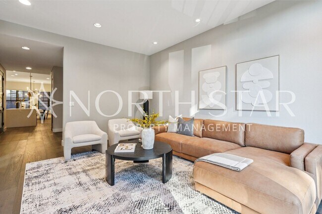 Building Photo - Luxury Living in the Heart of Lake Oswego: Stylish 3-Story Townhouse