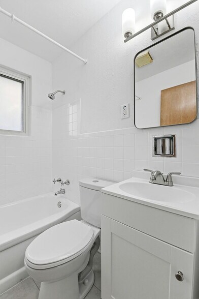 Building Photo - 1152 Burch Ln