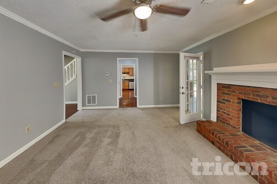 Building Photo - 4981 Brownwood Dr