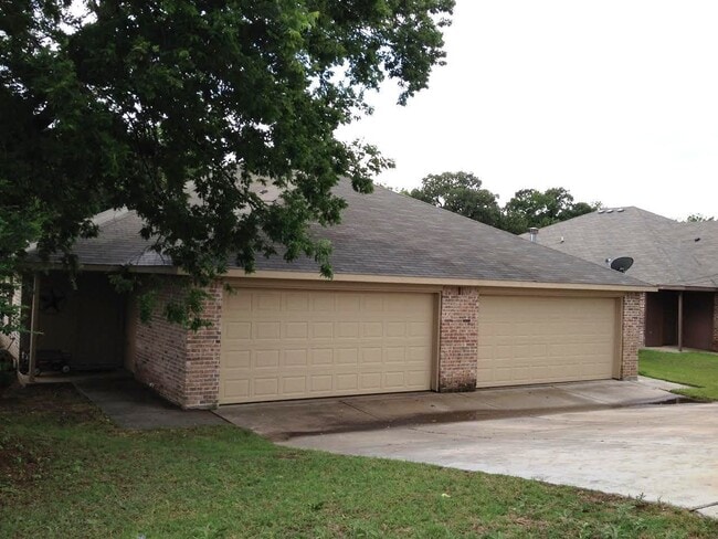 Building Photo - 1006 Jameson St