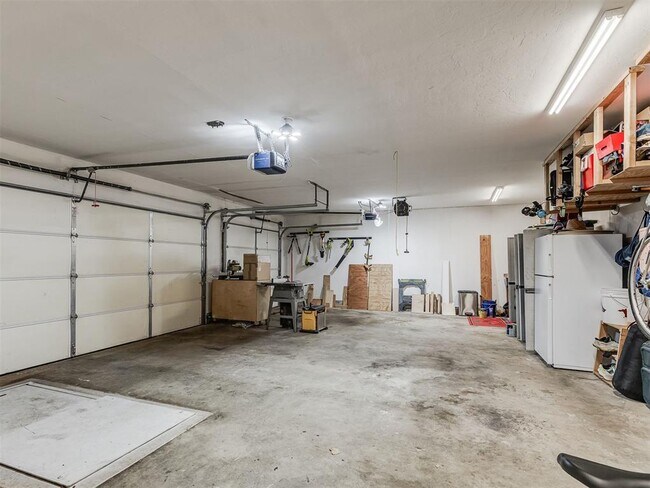 Building Photo - 801 Rock Hollow Rd