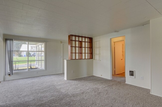 Building Photo - Single Family 2 bedroom 1 Bath Home