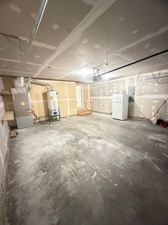 Building Photo - 1006 Frontier Ct