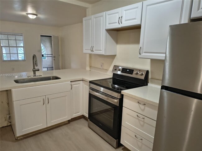 Building Photo - 1030 NW 106th St