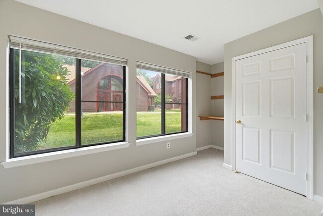 Building Photo - 2822 Lee Oaks Pl