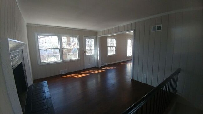 Building Photo - Charming 2 bedrooms and 1 bath home located on Sagamore Rd in Leawood, KS