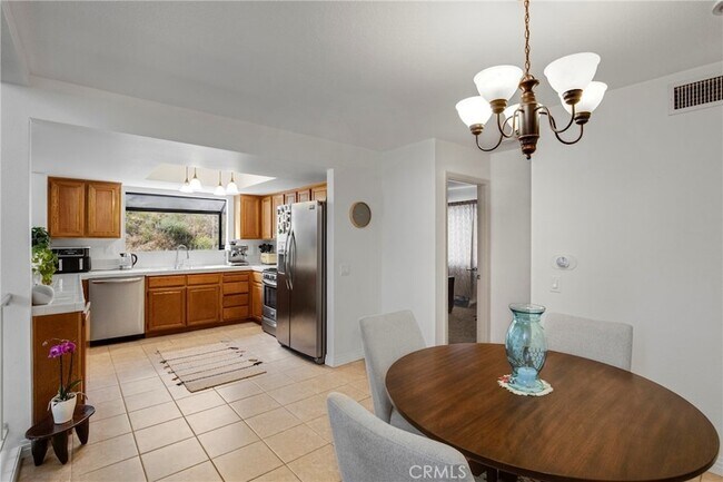 Building Photo - 26120 Alizia Canyon Dr