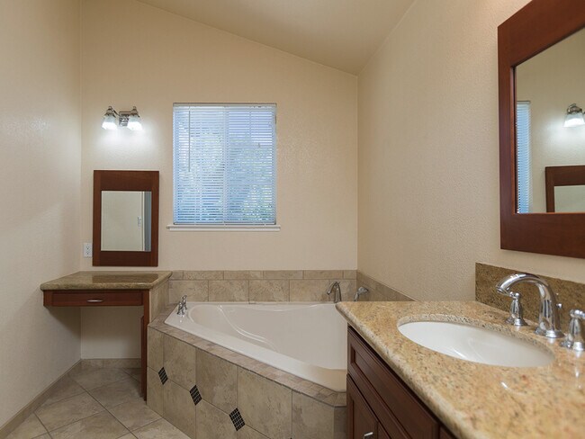 Building Photo - Delightful 3 Bedroom, 2 bath, Community Pool & Tennis, West Danville!