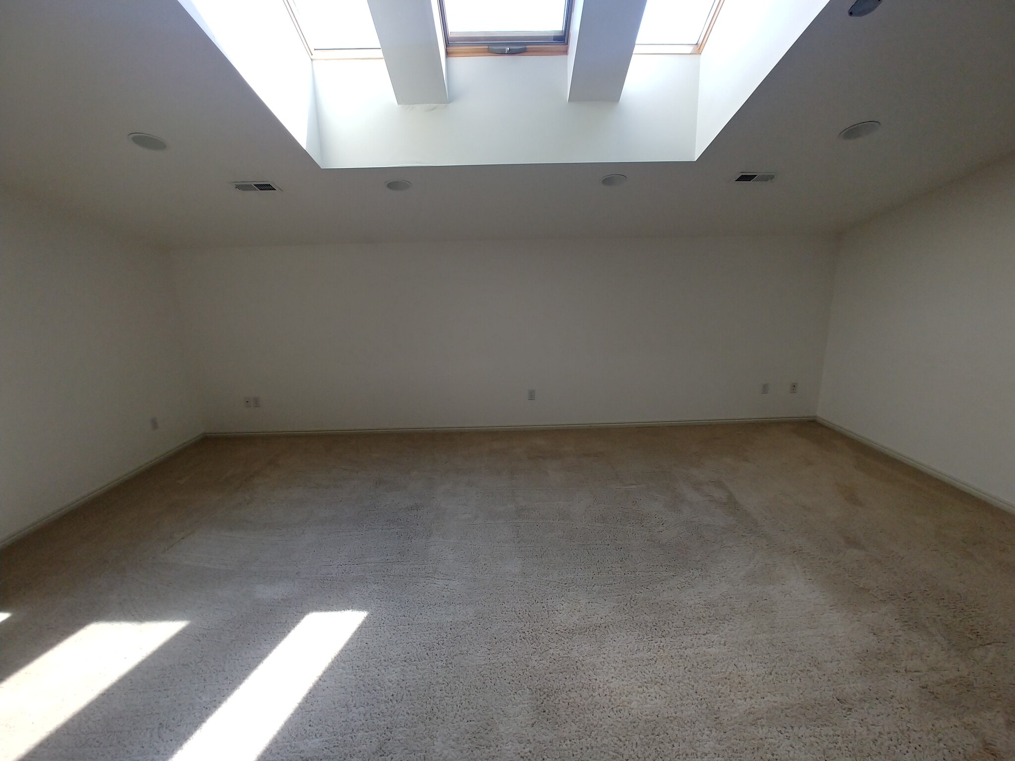 Building Photo - 936 Meadowbrook Dr