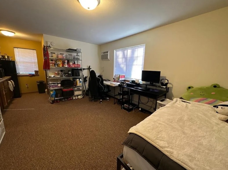 Building Photo - 516 6th St S