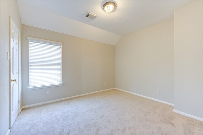 Building Photo - 2921 Indigo Dr