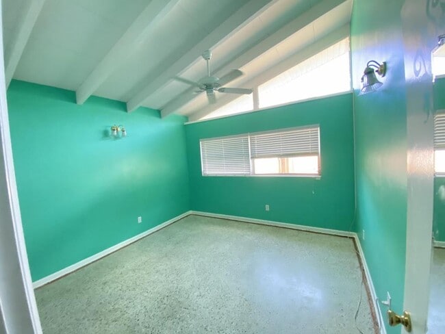 Building Photo - 25 Golfview Cir NE