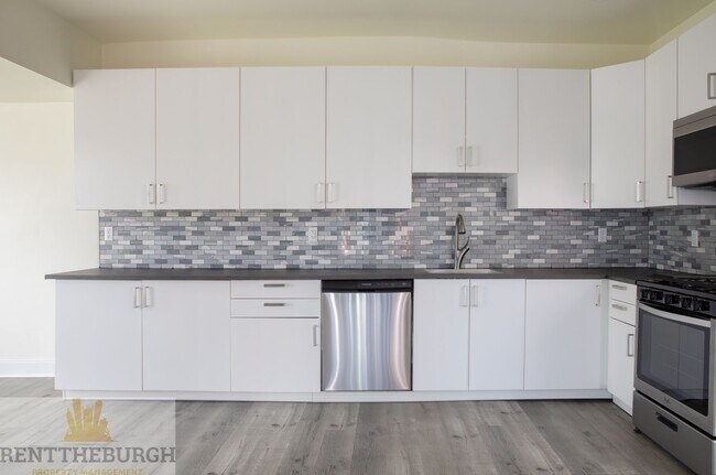 Building Photo - Updated 4BR House with 2 full baths and yard!