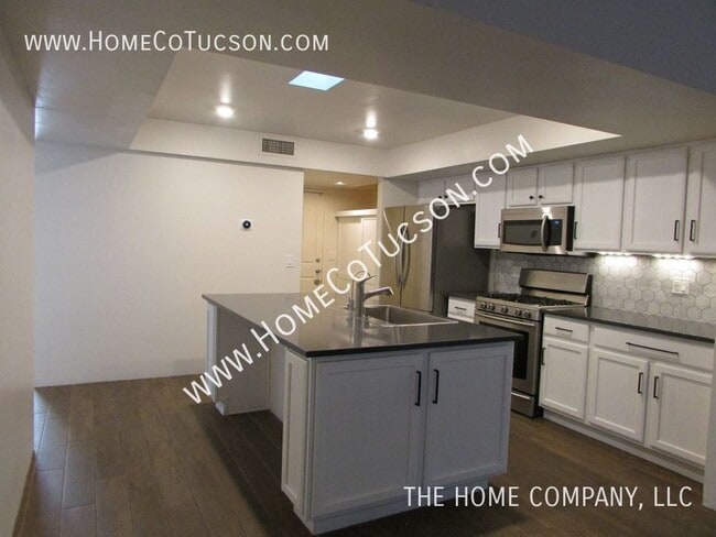 Building Photo - 3668 N Royal Prince Ct