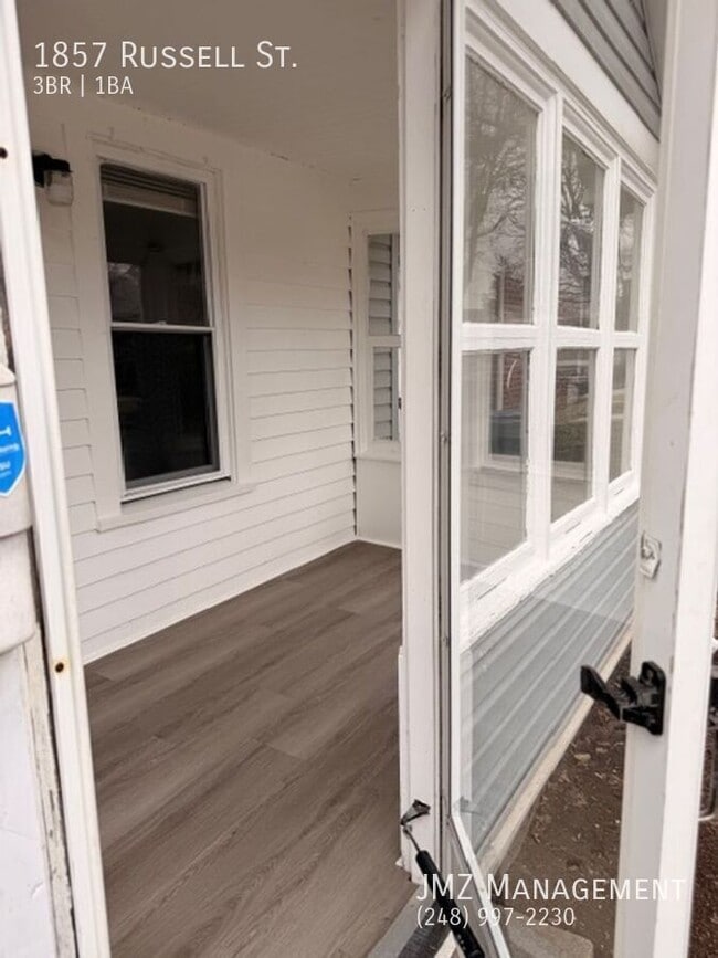 Building Photo - 1857 Russell Ave