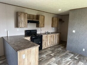 Building Photo - 16496 Dunhill Ln