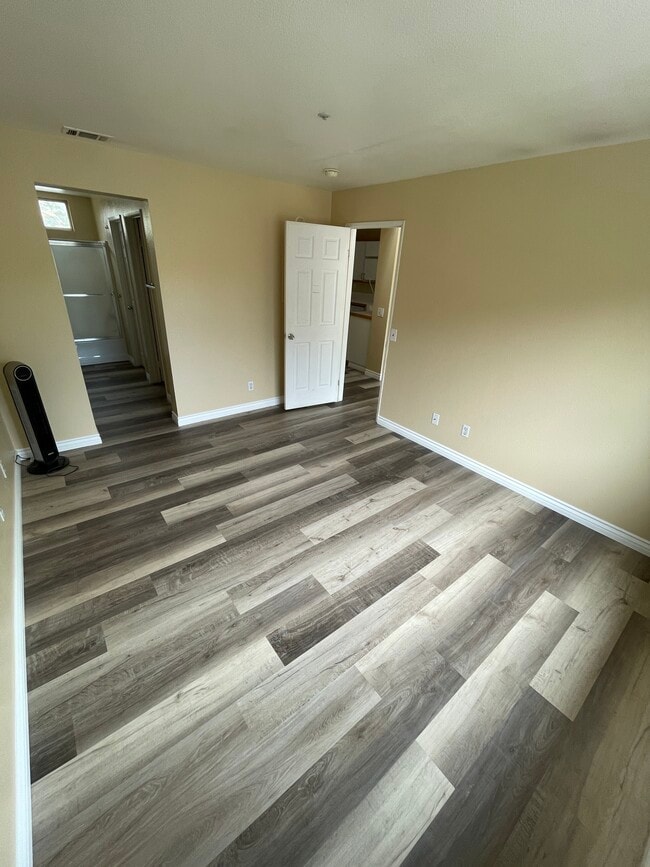 Building Photo - 2951 Vía Toscana