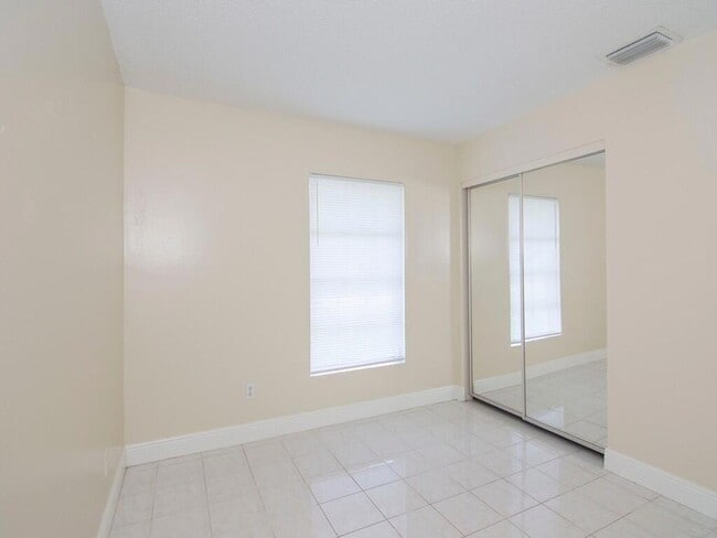 Building Photo - 650 SE Evergreen Terrace
