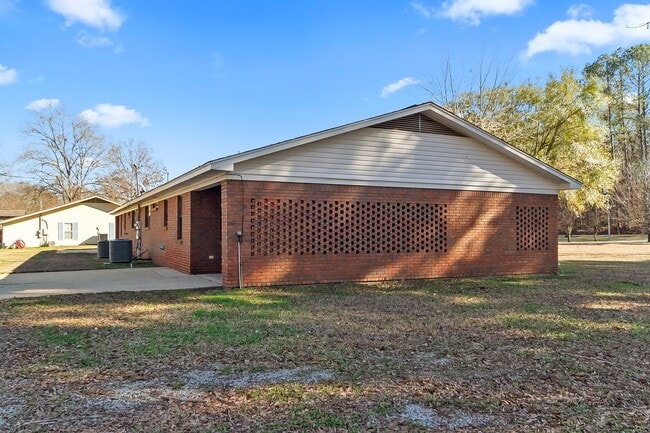 Building Photo - 2BR/1BA Duplex in Coker – Available Now