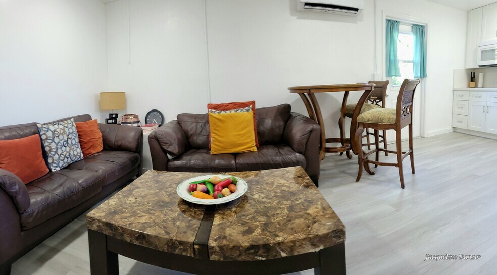 Building Photo - 2241 NE 38th St