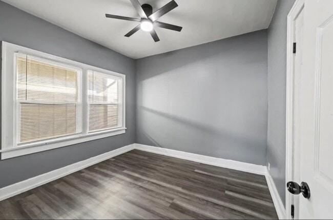 Building Photo - 409 N Temple Ave