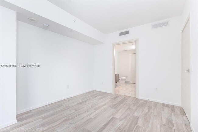 Building Photo - 801 S Miami Ave