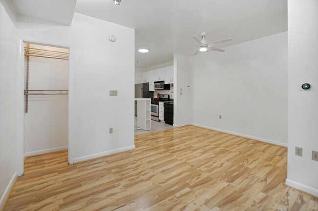 Building Photo - Logan Circle! //Professionally Managed & Recently Renovated // Studio  // Open Floor-Plan in a Mo...