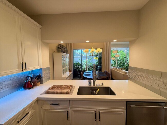 Building Photo - 6393 Bella Cir