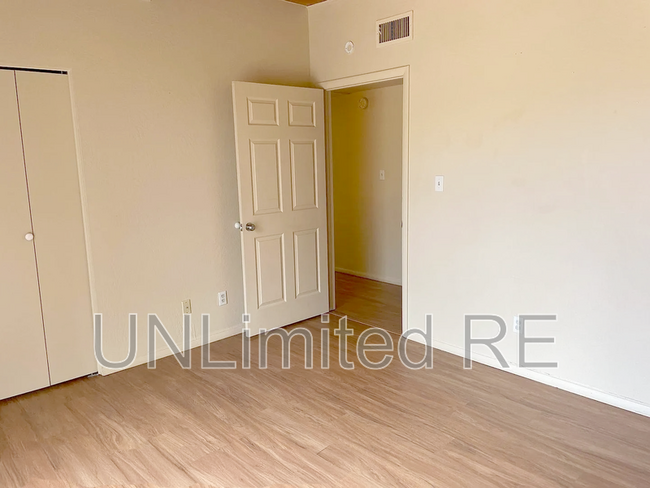 Building Photo - 355 Canyon Diablo Rd