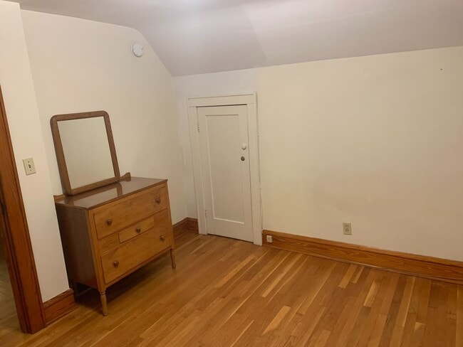 Building Photo - 3 Dion St