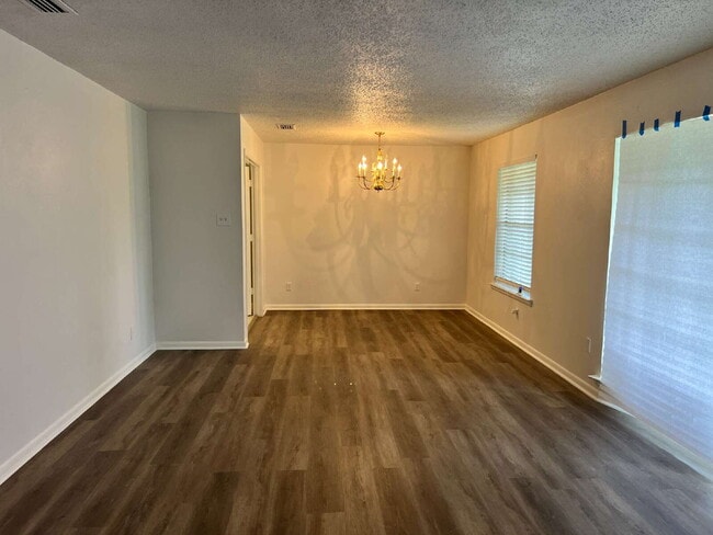 Building Photo - 2730 King Cole Dr