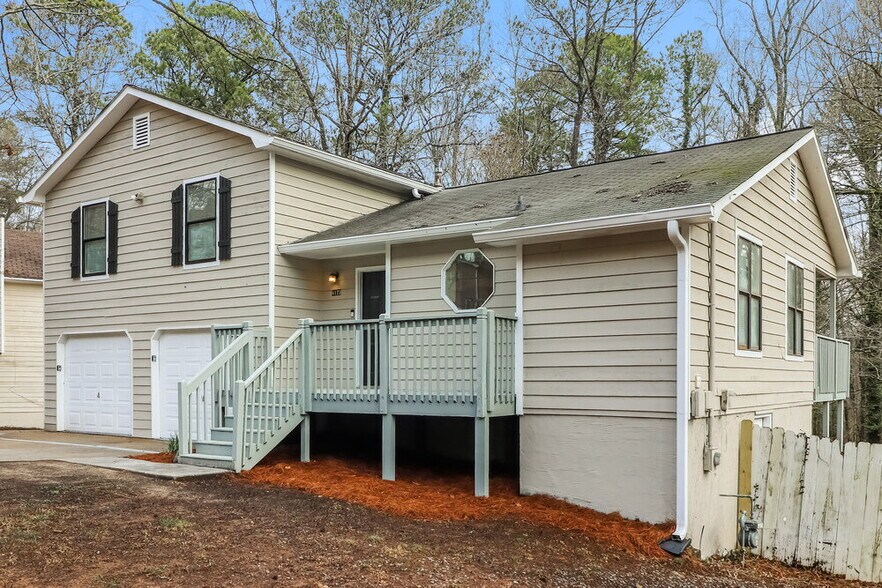 Building Photo - 4173 Woodcrest Dr