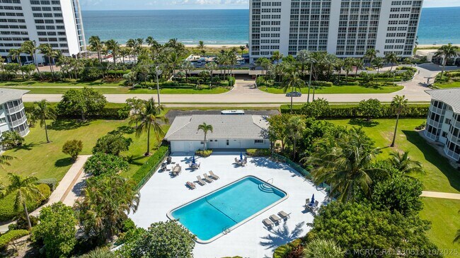 Building Photo - 2700 Banyan Rd