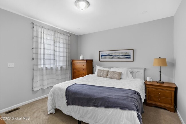 Building Photo - 10 Marion Pl