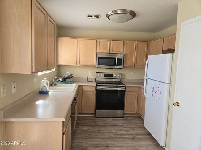 Building Photo - 5365 W Augusta Ave