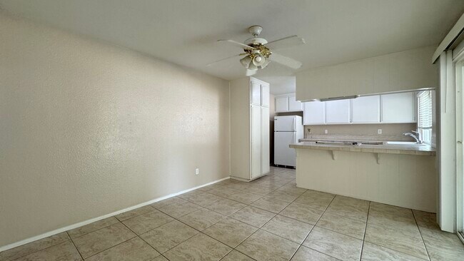 Building Photo - 912 Judson St