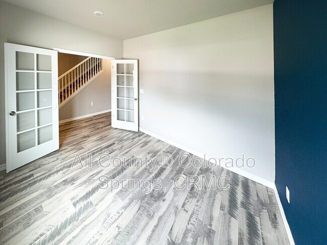 Building Photo - 5975 Mumford Dr.