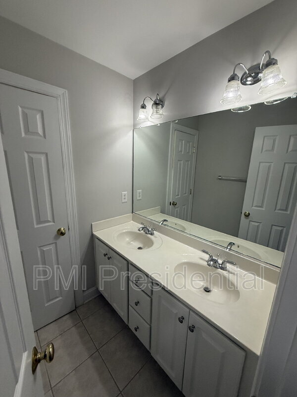 Building Photo - 14030 Wiley Cir