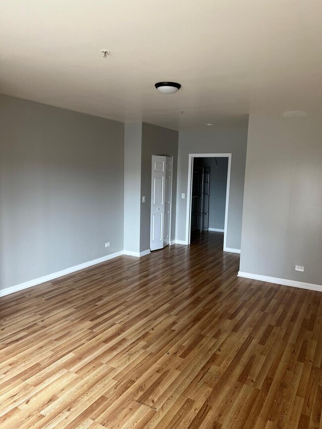 Building Photo - 9440 S 51st Ave