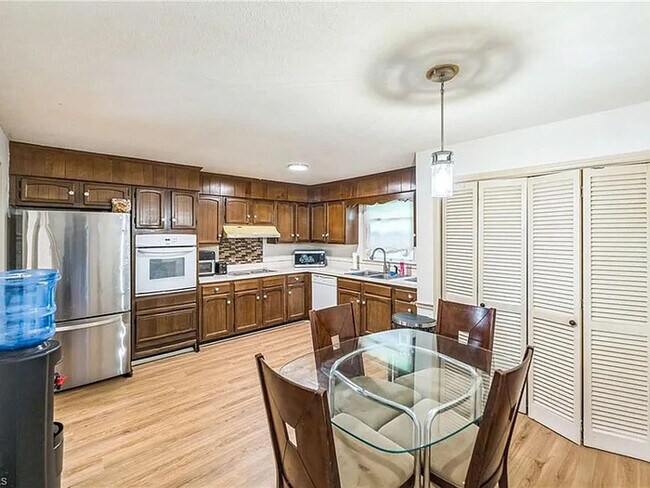 Building Photo - Build Equity While Leasing - Lease to Own
