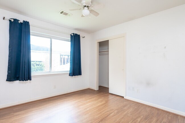 Building Photo - 8819 Hazen St