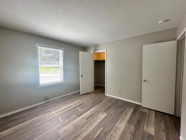 Building Photo - 1440 Nottingham Rd