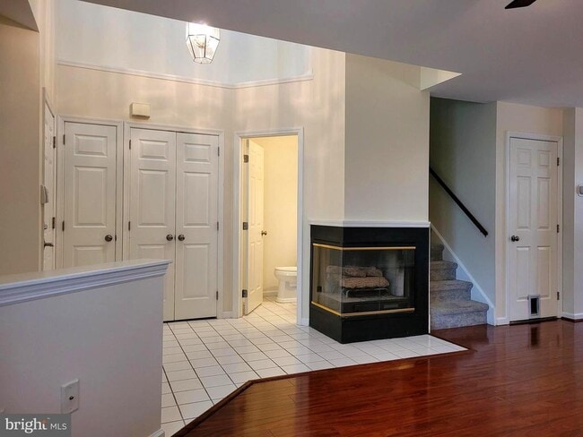 Building Photo - 128 Hickory Ln