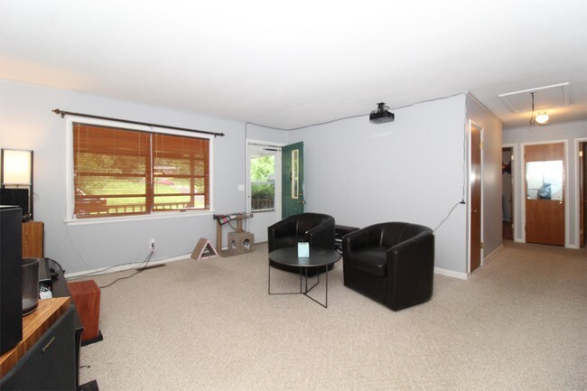 Building Photo - 1616 W Wedington Dr