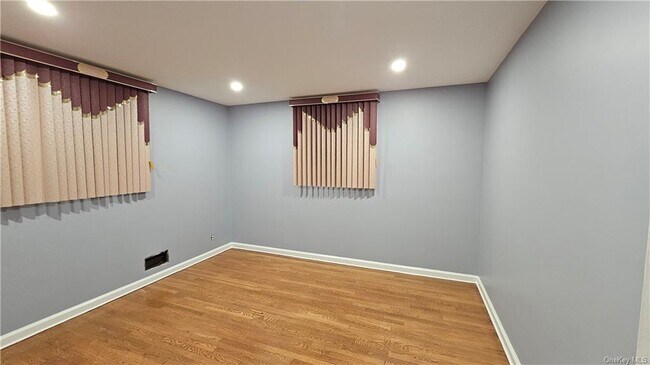 Building Photo - 289 Davenport Ave