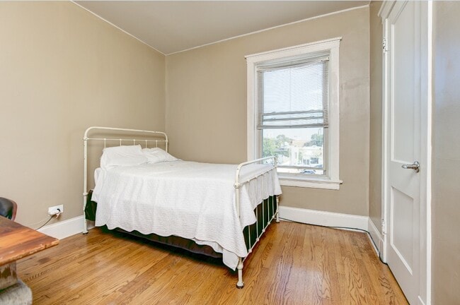 Building Photo - 5019 N Ashland Ave