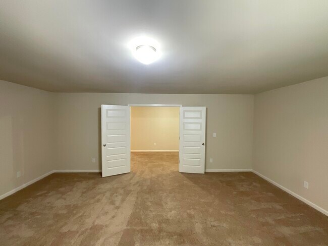 Building Photo - 4701 Southwind Rd